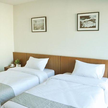 24Residence Siriraj Bangkok Bagian luar foto