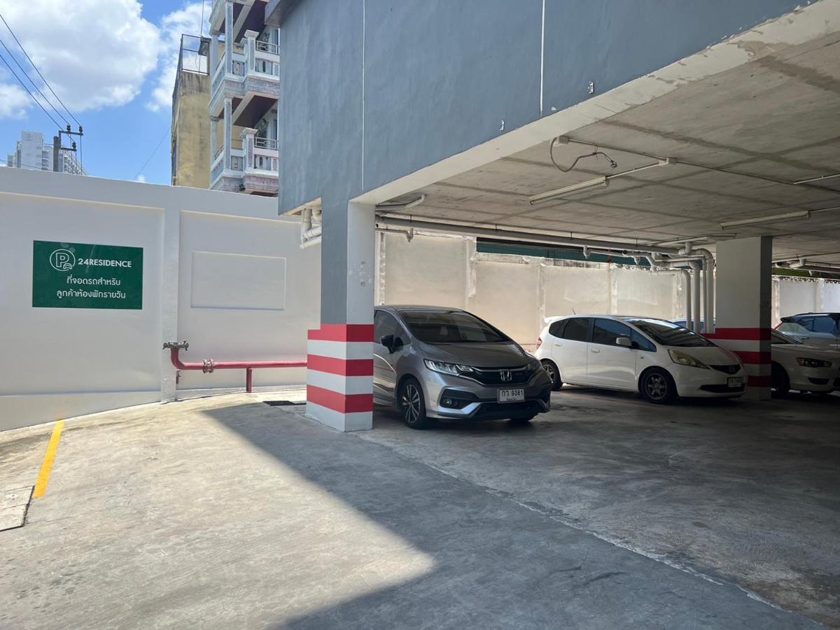 24Residence Siriraj Bangkok Bagian luar foto